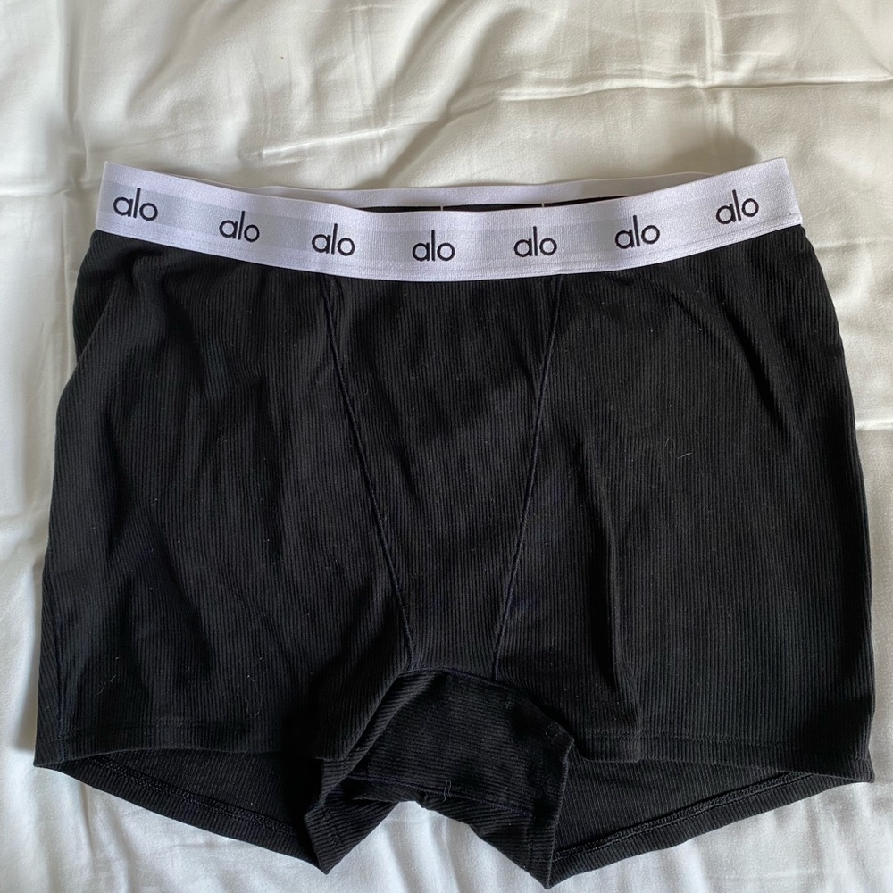 ALO yoga shorts size large